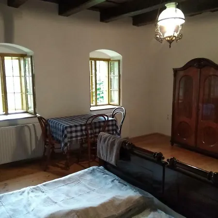 Nyaraló Lugas Vendeghazak *