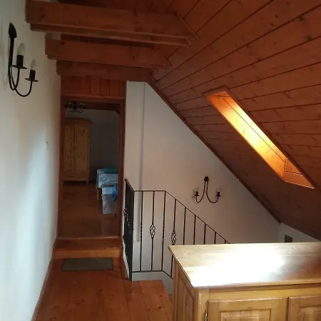 Nyaraló Lugas Vendeghazak