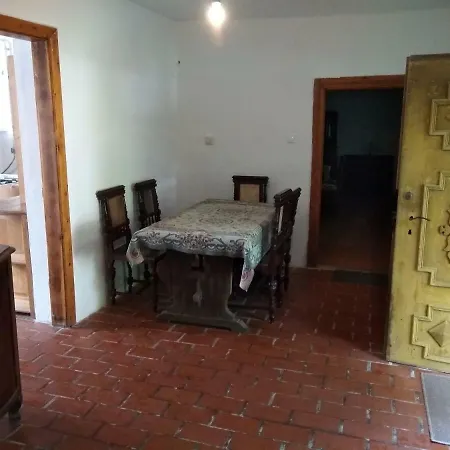 Nyaraló Lugas Vendeghazak